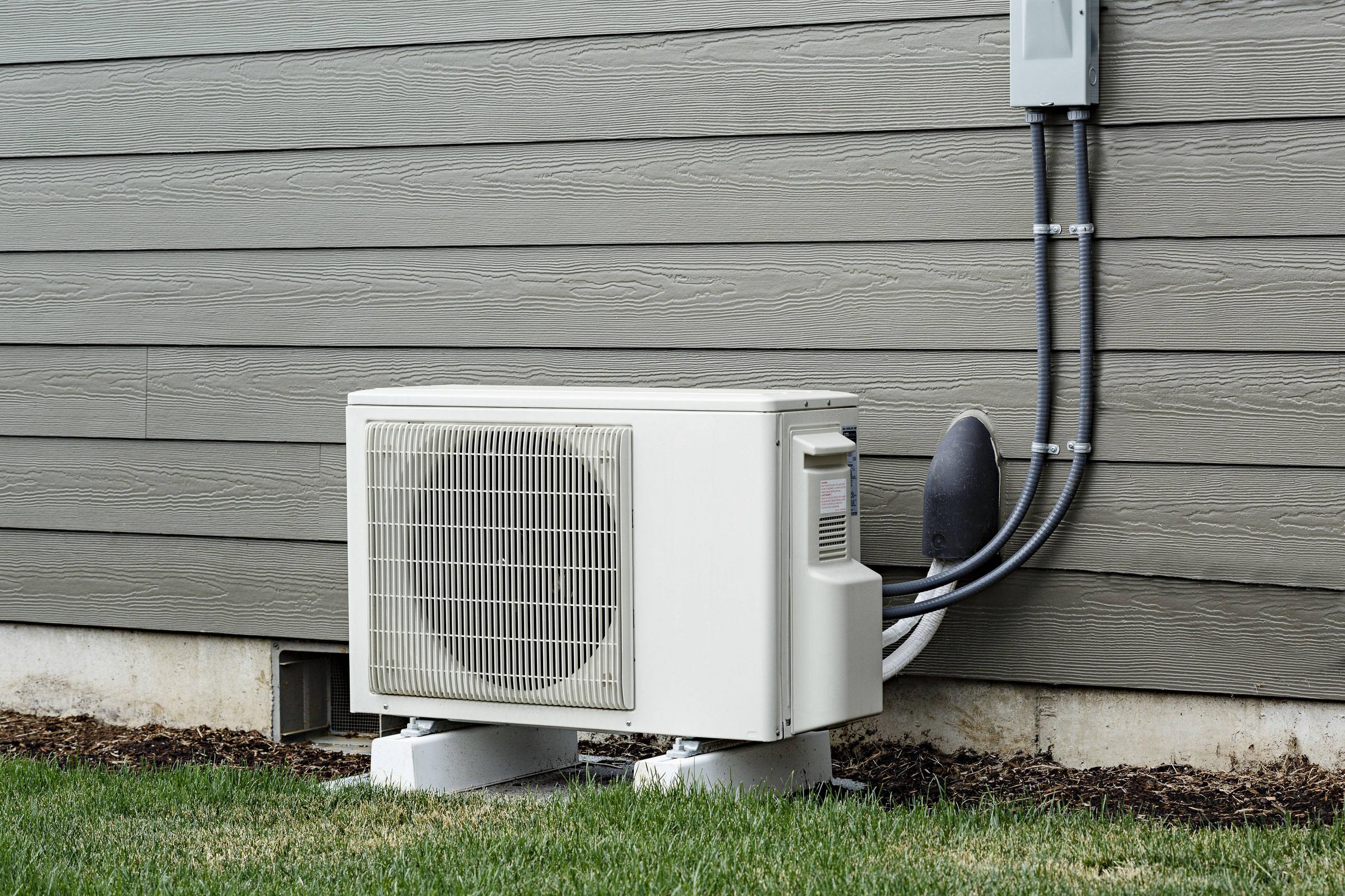 Air conditioner installation service